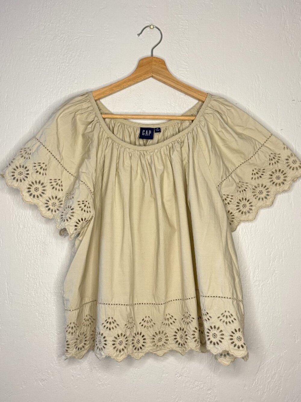 GAP XL Cream Eyelet Embroidered Blouse Boho Peasant Top Scalloped Lace